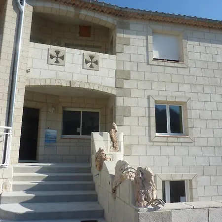 Les Rochers Hotel apartamentowy *