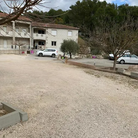 Les Rochers Hotel apartamentowy *